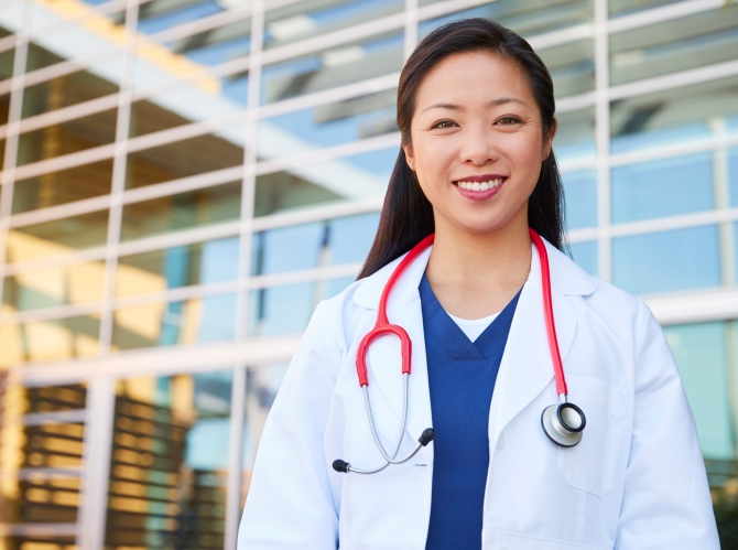 Dra Silvia Yeh - Medica Ginecologista e Obstetra